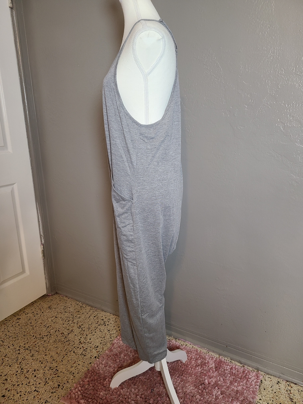Deep Self Womens Relaxed Gray Sleeveless V-Neck Jumpsuit with Pockets NWT Small - Picture 3 of 13